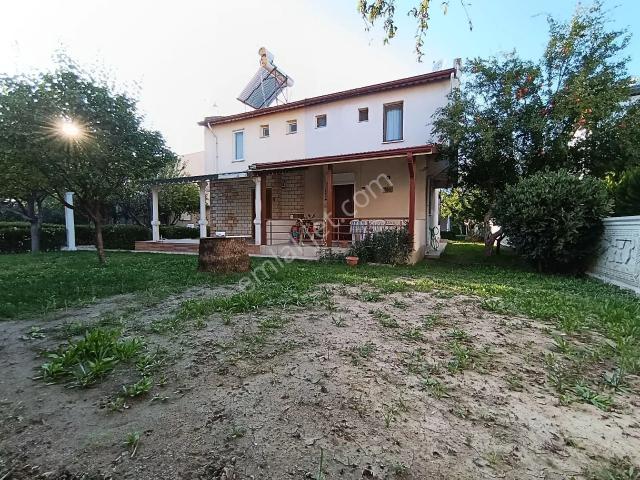 Taş Emlak'tan Site İçinde Bakımlı Fırsat Villa