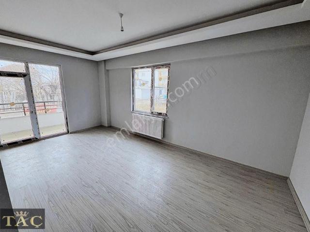 Taç Gayrimenkulden 3+1 Az Katlı Binada Satılık Daire