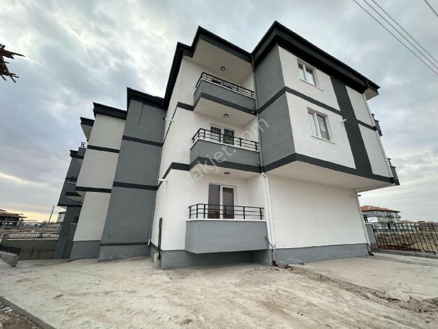 Taşpınar Gayrimenkul'den Üniversite Bölgesinde Satılık 1+1 Daire Sıfır Eşyalı Ara Kat
