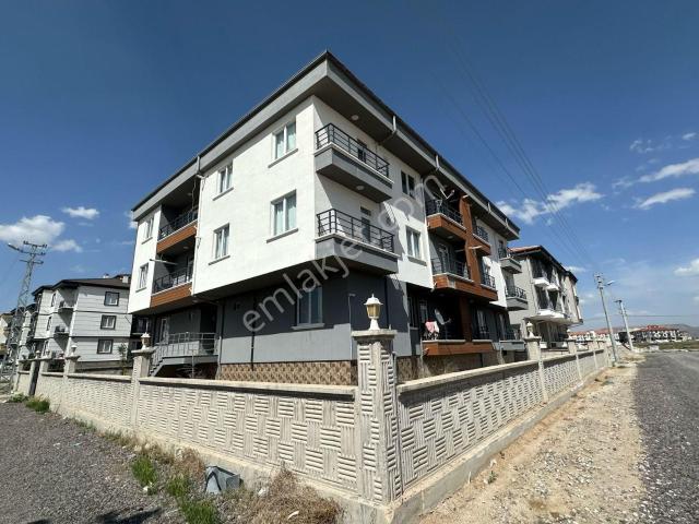 Taşpınar Gayrimenkul'den Satılık Üniversite Bölgesinde 1+1 Daire Eşyalı Balkonlu 2.kat Kiracılı