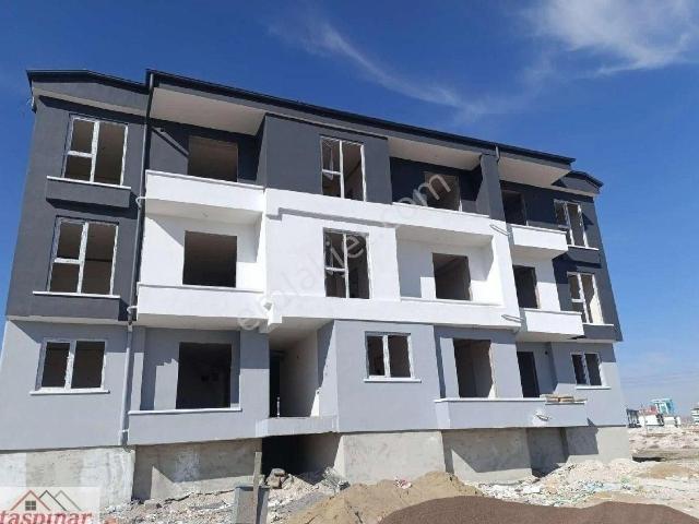 Taşpınar Gayrimenkul'den Satılık Bayraktarlar Arkasında Ara Kat Eşyalı 1+1 Daire