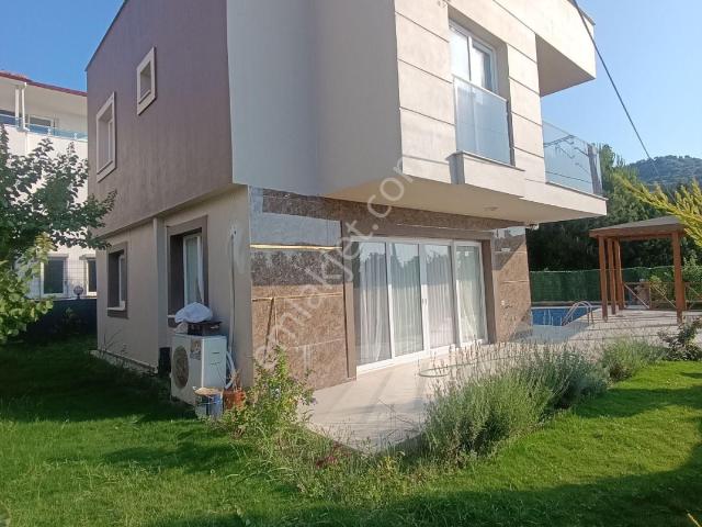 Tam Müstakil Bahçe Ve Havuzlu Villa
