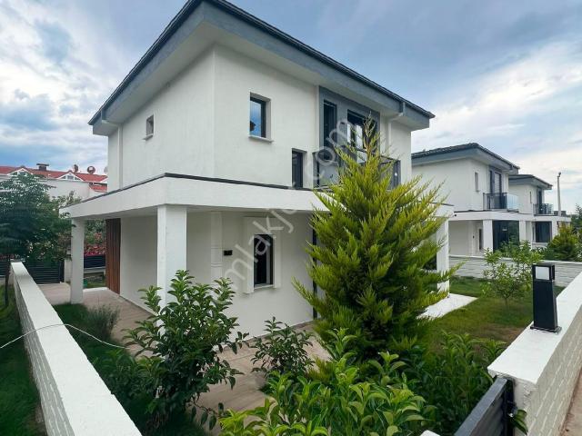 Tam Mustakil Havuzlu Villa