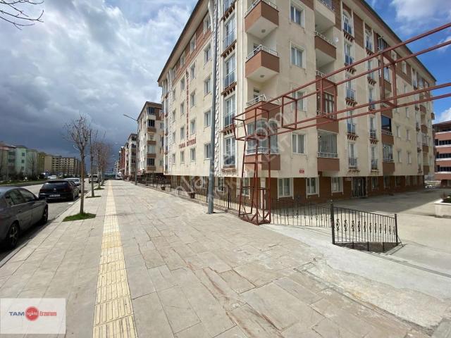 Tam Nokta Kent'ten Etü Yolu Üzerinde Kiralık 3+1 Geniş Daire!