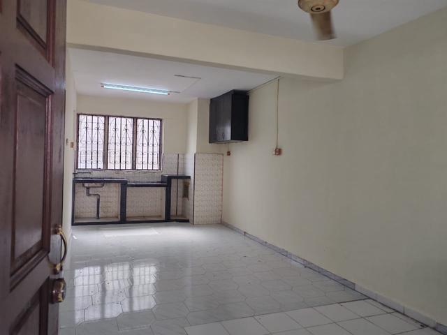 Tamam Ungku Tun Aminah Flat