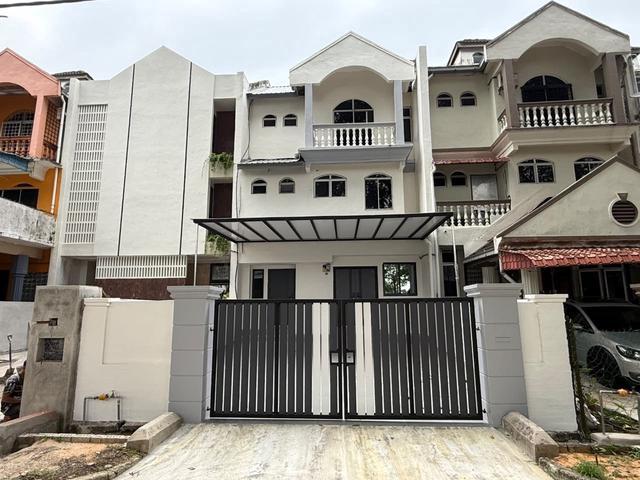 Taman Tampoi Utama Johor Bahru 3 Storey Terrace House