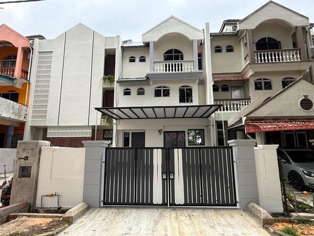 Taman Tampoi Utama Jalan Sri Perkasa 3 Storey Terrace House Renovated