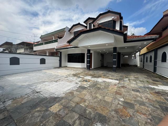 Taman Tasek SemiDetached House For Rent
