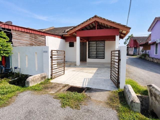 Taman Telipot Rawang End lot Facing Open Single Storey For Sale