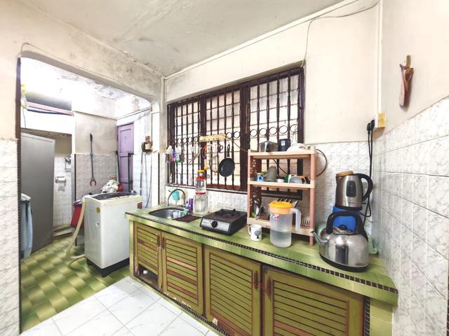 taman ungku tun aminah ground floor flat for sales