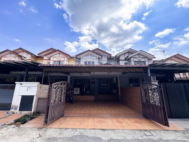 Taman Universiti Bangi Renovated 4R3B Move In Ready