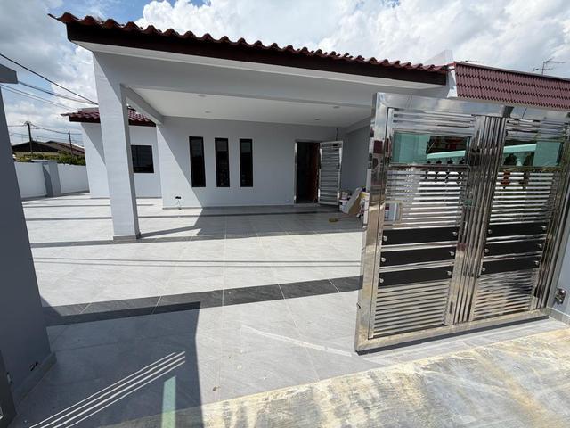 Taman Universiti Corner Lot Single Storey Landed for Rent