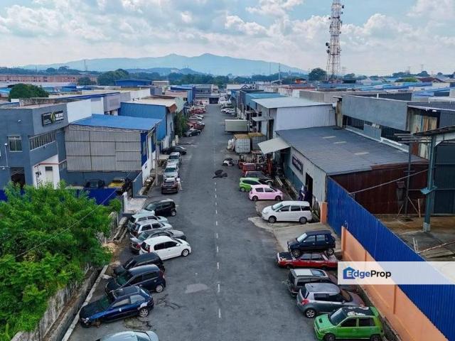 Taman Universiti Facing Main Road 1.5 Storey Terrace Factory For Sale