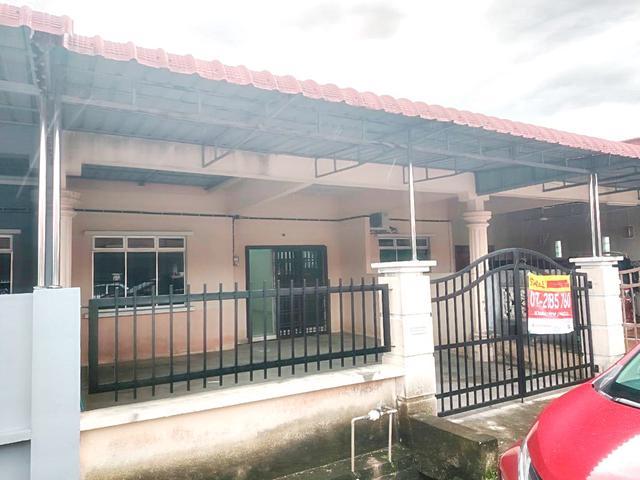 Taman Universiti Parit Raja Single Storey 4 Room