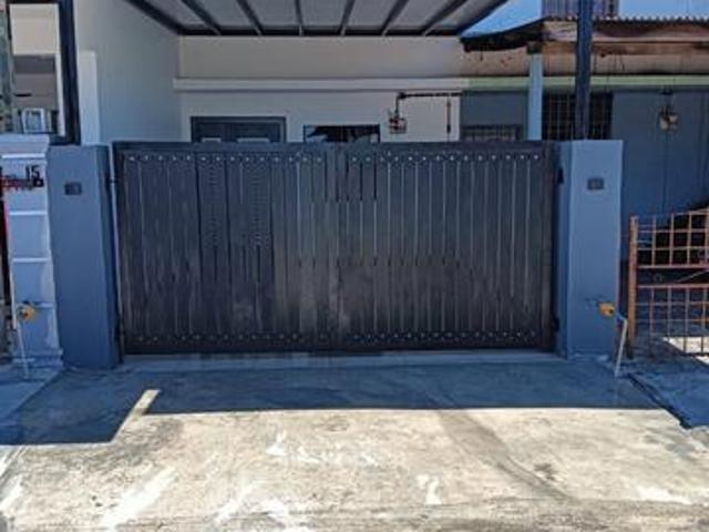 Taman Utama 2 Sty Low CostRenovatedPekan NanasJalan UtamaExtend