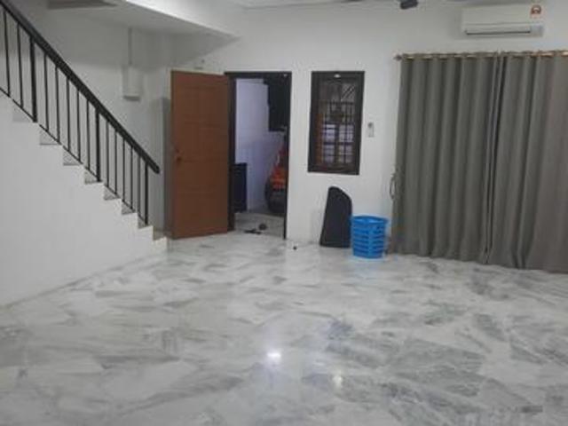 Taman Wawasan 1 Pusat Bandar Puteri Puchong very nice reno unit