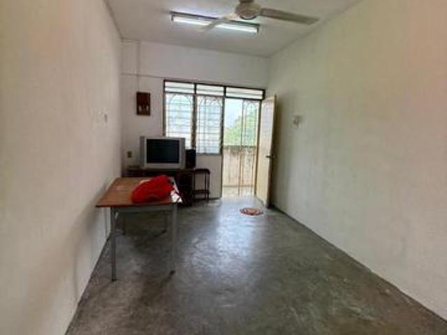 Taman Wayton low floor got lift paya terubong