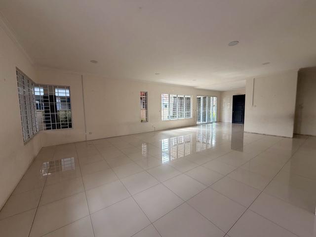 Taman Woodland BDC Double Storey Semi Detached Large Unit For Rent