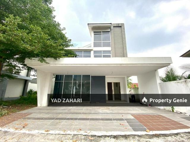 Taman Alam Kemuning, Shah Alam | 3 Storey Bungalow 6+1 Bedrooms | RM1.6M Near Highway, Spacious Car Porch & Big Covered Balcony
