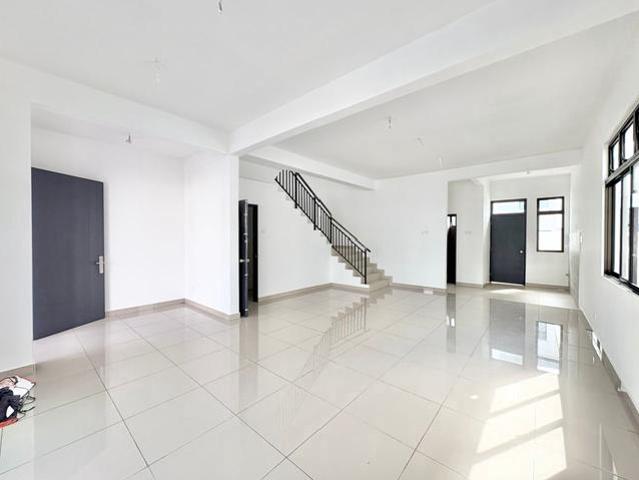 Taman Austin Duta Jalan Austin Duta 5 EndLot 2 Storey House For Sale