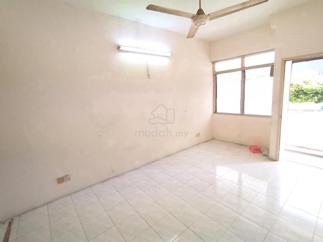 TAMAN BATU UBAN 2 APARTMENTLintang Pantai Jerjak 700sf 2 car park