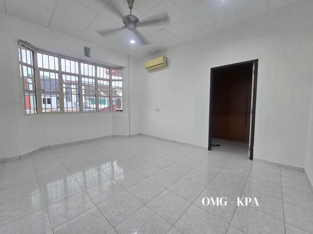 Taman Bayu Emas Klang Double Storey House renovated good condition