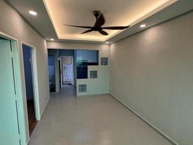 Taman Bendera Flat for sale