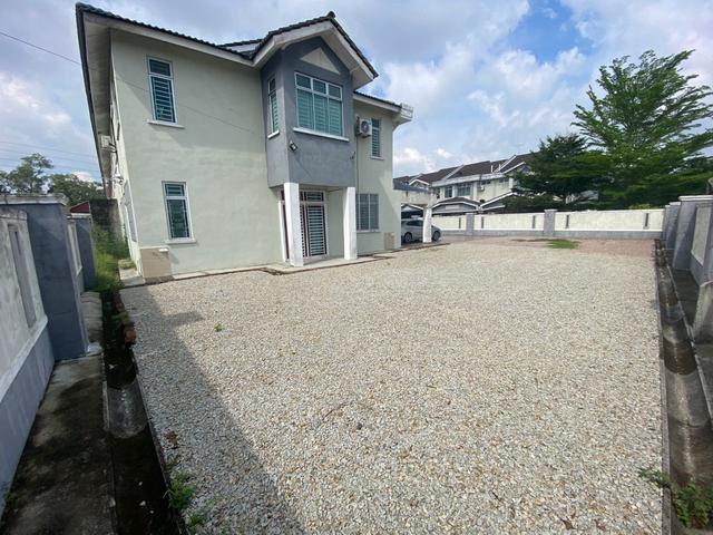 TAMAN BERLIAN BIRU 2 KLUANG Rumah Cantik Tanah Luas