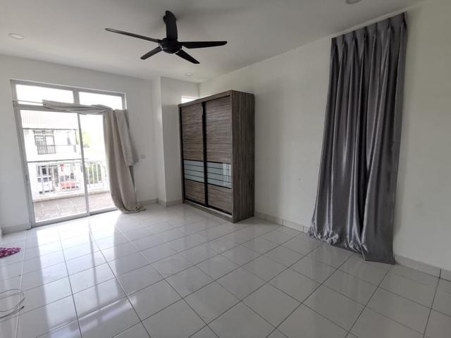 Taman Bestari Perdana Double Storey for SaleEnd lot with landGG