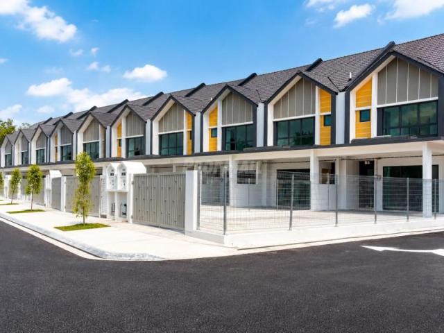 TAMAN BUNGA RAYA DOUBLE STOREY TERRACE HOUSE FOR RENTAL AT KLANG