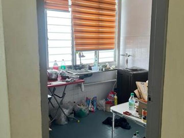 Taman Bukit Jambul Block D 880sf 3Bedrooms 2Bbathrooms WELL KEPT