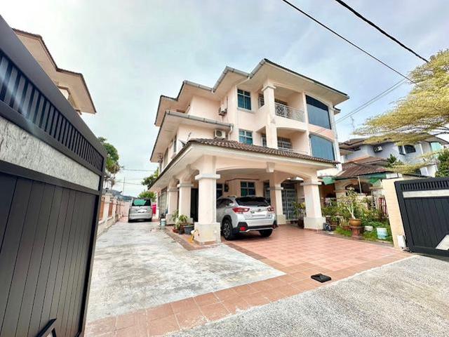 TAMAN BUKIT JAYA ULU TIRAM 3 Storey Semi D Partial Furnished