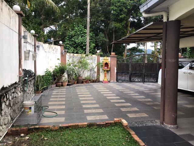 Taman bukit permata corner house with extra land