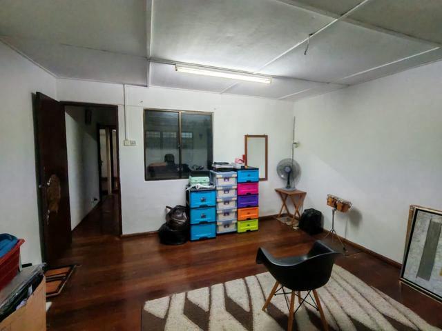 Taman Castlefield 2 Storey house Bdr Baru Seri Petaling sg besi