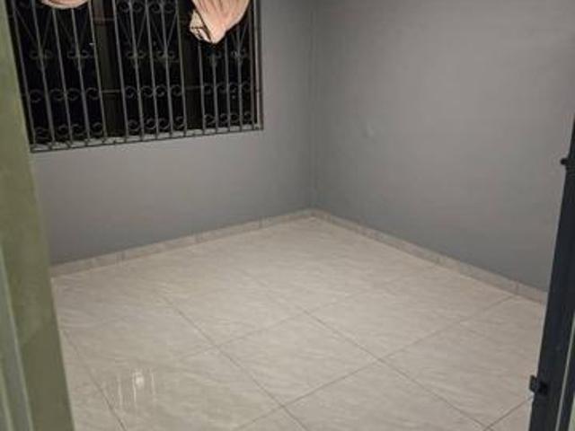 Taman Cempaka Flat Tampoi near Paradigm mall For Sales