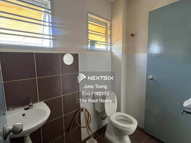 Taman Chi Liung, Pandamaran Corner Lot Unit 20x55 with extra 20ft Land 4r2b Kitchen Extended Partially Furnished for Sale