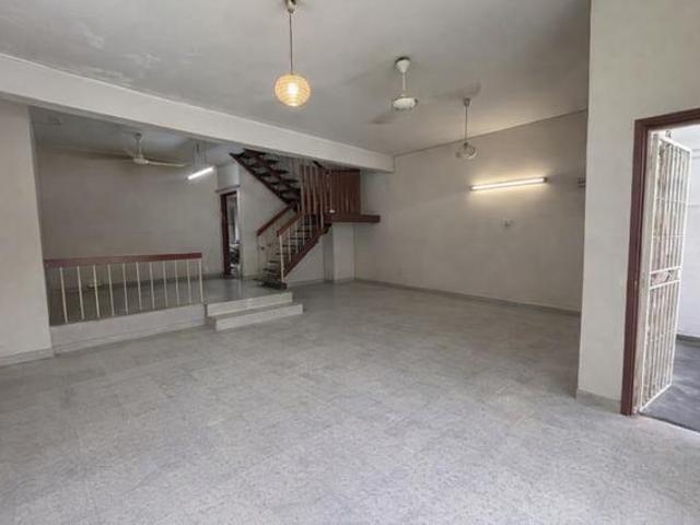 Taman Connaught FREEHOLD House5min walk to SRJKC SMK Gated Guar