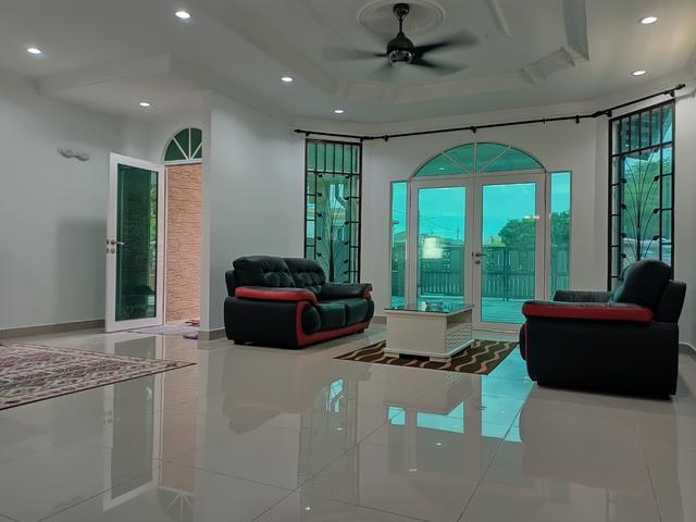 Taman Dahlia BB Salak Tinggi Semi D 2 Storey With Pool Facing Open