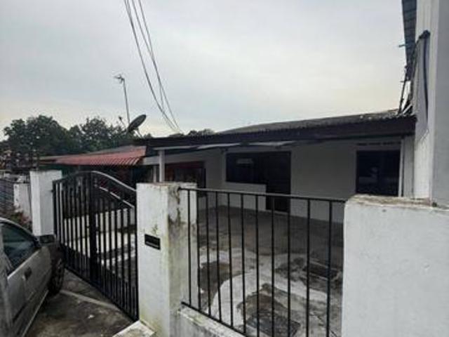 Taman Dahlia Tampoi Single Storey Low Cost House 2 Bedroom For Sale