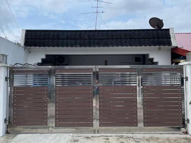 Taman Dahlia Tampoi Single Storey Terrace House for Sale