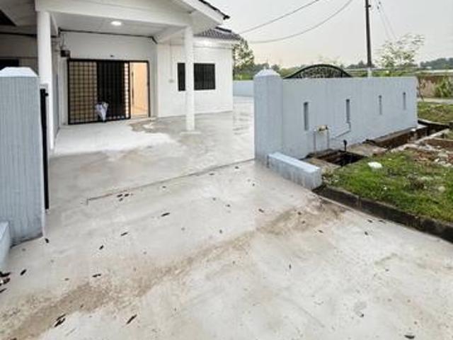 Taman Dasa Senai Corner Unblock unit Full Loan
