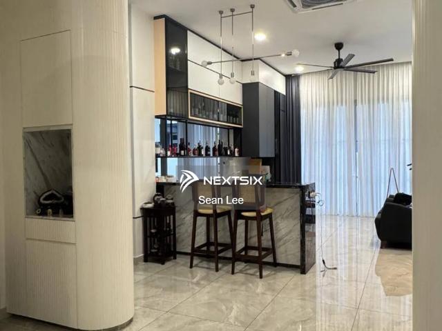 Taman Daya 单层角头 这种其实蛮少见的 3房2厕 20x70 + extra land 空间会比普通大很多 而且已经全装修 + 扩建 基本可以直接入住 角头单位，加上有保安区 住起来会更舒服一点 朝南，白天采光不错 768k 这种类型在这一区算蛮抢手的 如果是你，你会选角头还是普通单位？ #新山房产 #tamandaya