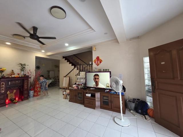 Taman Daya Double Storey Terrace House 4 Bedroom For Sale