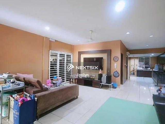 Taman Daya福林园 稀有角头单位出售‼️超大的旁边地, 可以扩建多一间房子 Single Storey Terrace Corner Lot