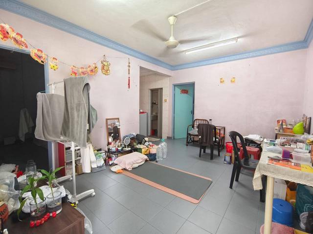 Taman Daya flat Full loan unit for sale