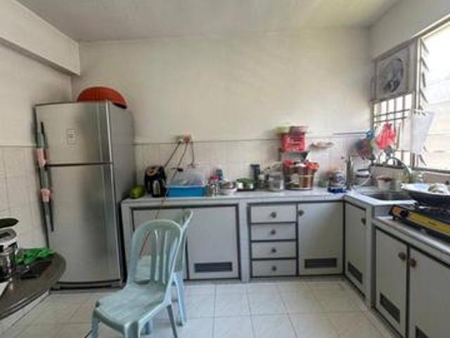 Taman Daya Flat Level 3 Can Full Loan Good Condition