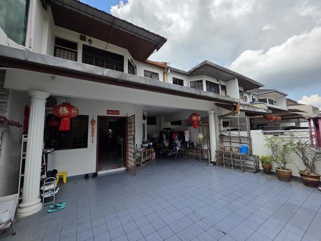 Taman Daya Jalan Rumbia Double Storey Terrace 22x70 Renovated Good Con