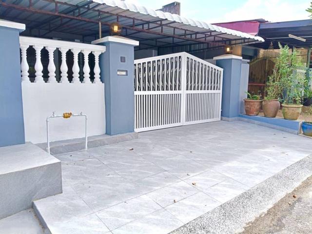 Taman Daya Jalan Rumbia Fully Renovated extended Facing south