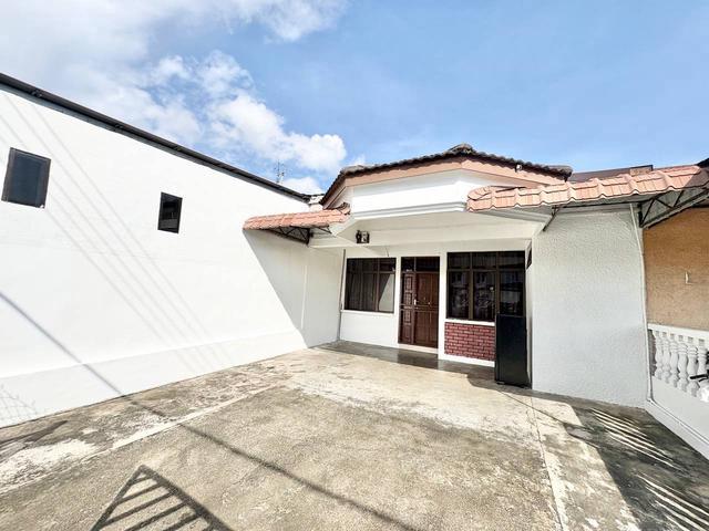 Taman Daya Single Storey 22x70 New Paint 24hr Security near Austin