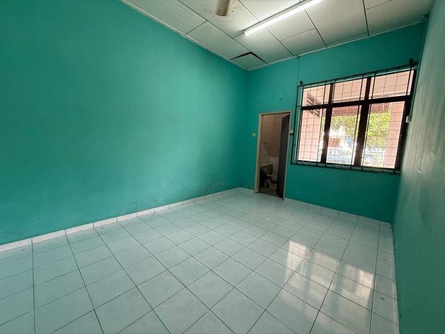 Taman Daya Single Storey House For Rent